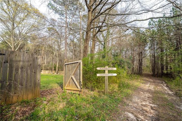 4354 Riverside Drive SW, Lilburn, GA 30047