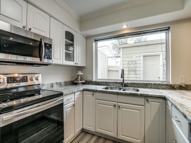 1995 Shorewood Drive, Grapevine, TX 76051