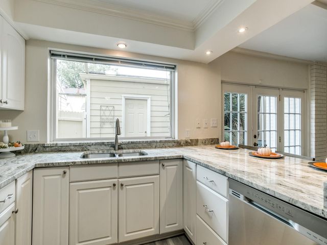 1995 Shorewood Drive, Grapevine, TX 76051