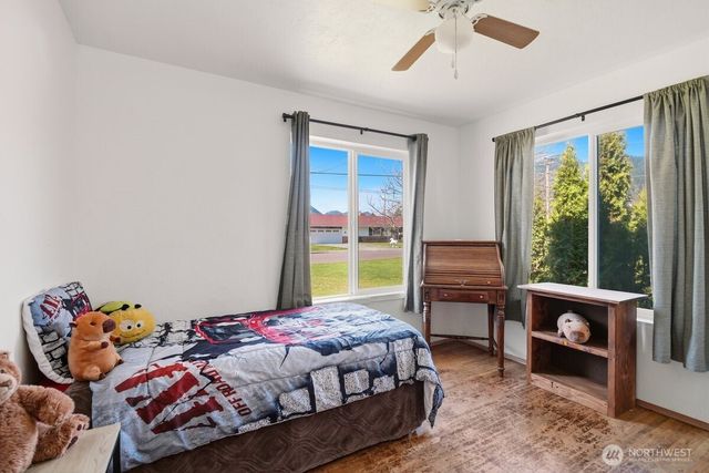 325 3rd Street, Morton, WA 98356