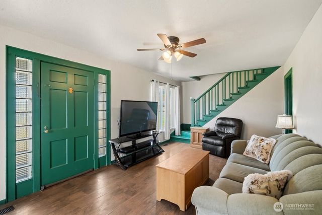 325 3rd Street, Morton, WA 98356