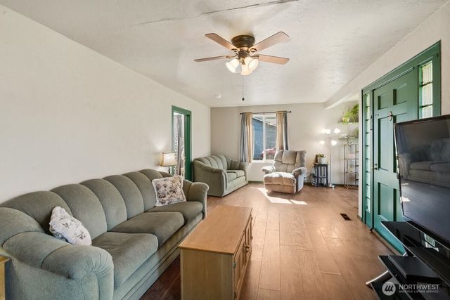 325 3rd Street, Morton, WA 98356