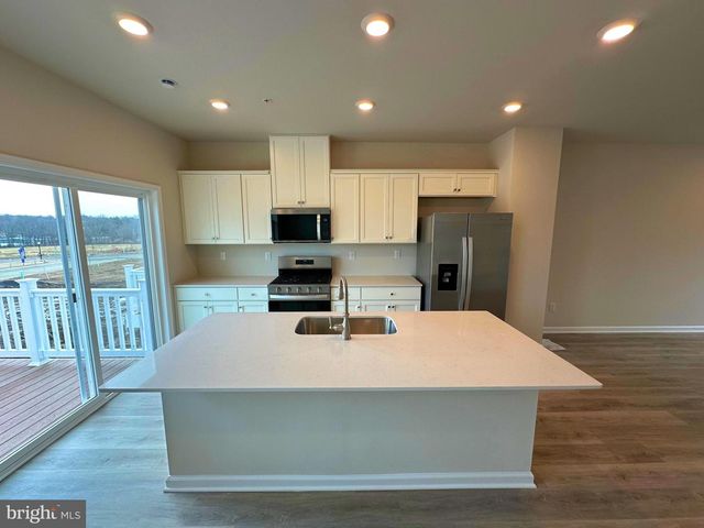 172 BELL CT, Sellersville, PA 18960