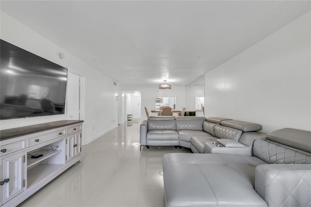 3920 Inverrary Boulevard 104-C, Lauderhill, FL 33319