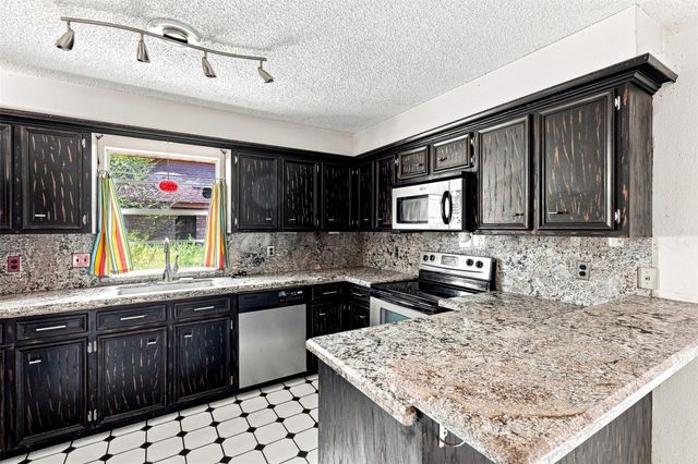 2027 Shadow Rock Drive, Houston, TX 77339
