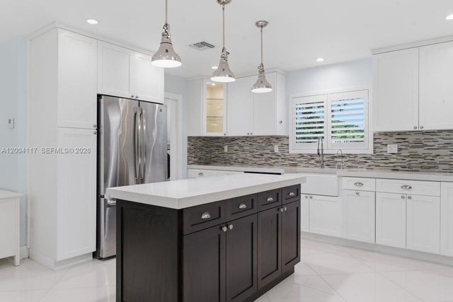 9870 SW 96th St, Miami, FL 33176