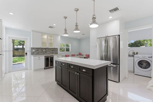 9870 SW 96th St, Miami, FL 33176