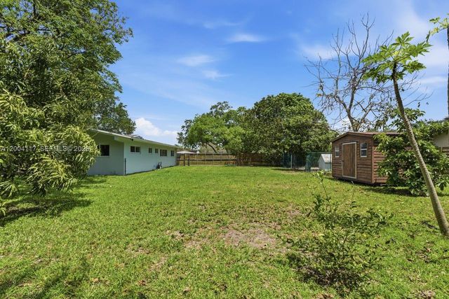 9870 SW 96th St, Miami, FL 33176