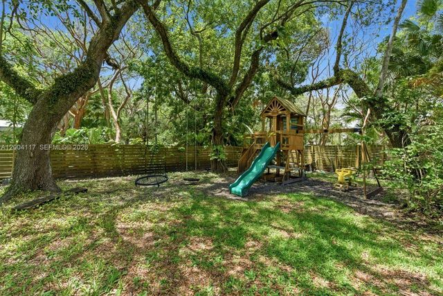 9870 SW 96th St, Miami, FL 33176
