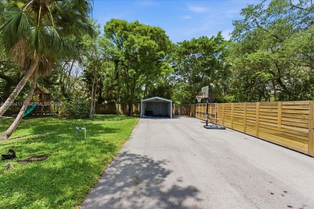 9870 SW 96th St, Miami, FL 33176