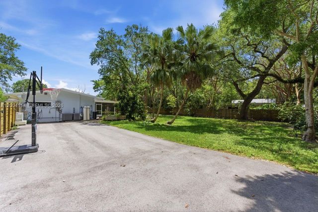 9870 SW 96th St, Miami, FL 33176