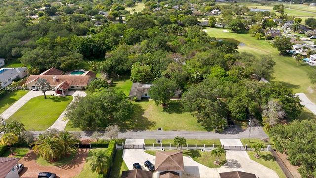 9870 SW 96th St, Miami, FL 33176