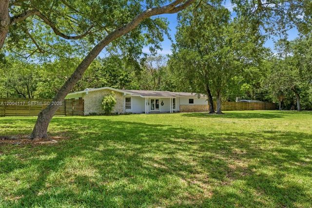 9870 SW 96th St, Miami, FL 33176