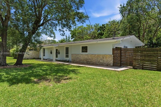 9870 SW 96th St, Miami, FL 33176