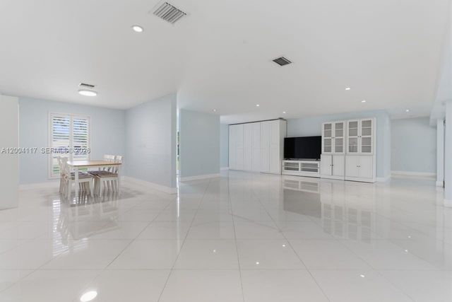 9870 SW 96th St, Miami, FL 33176