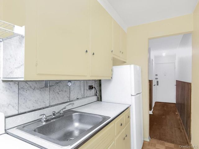 525 West 236th Street 6G, Bronx, NY 10463