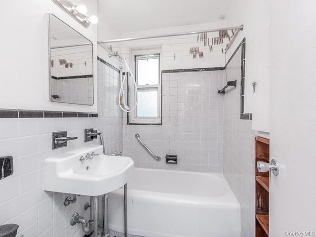 525 West 236th Street 6G, Bronx, NY 10463