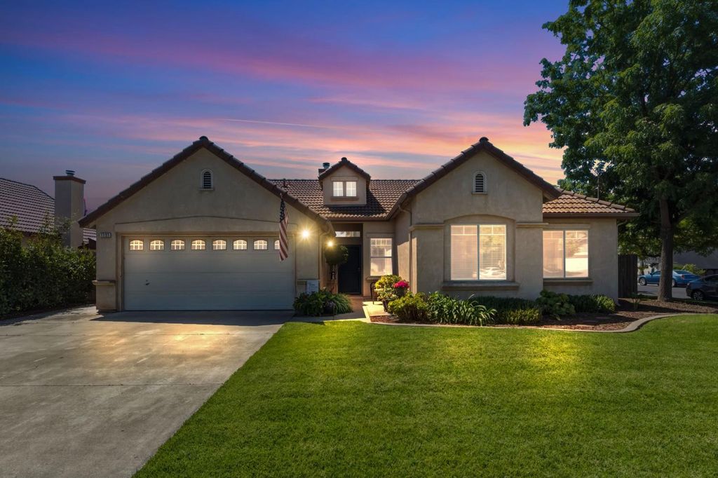 Image 1 of property listing at 1757 Homestead Way, Lemoore, CA 93245