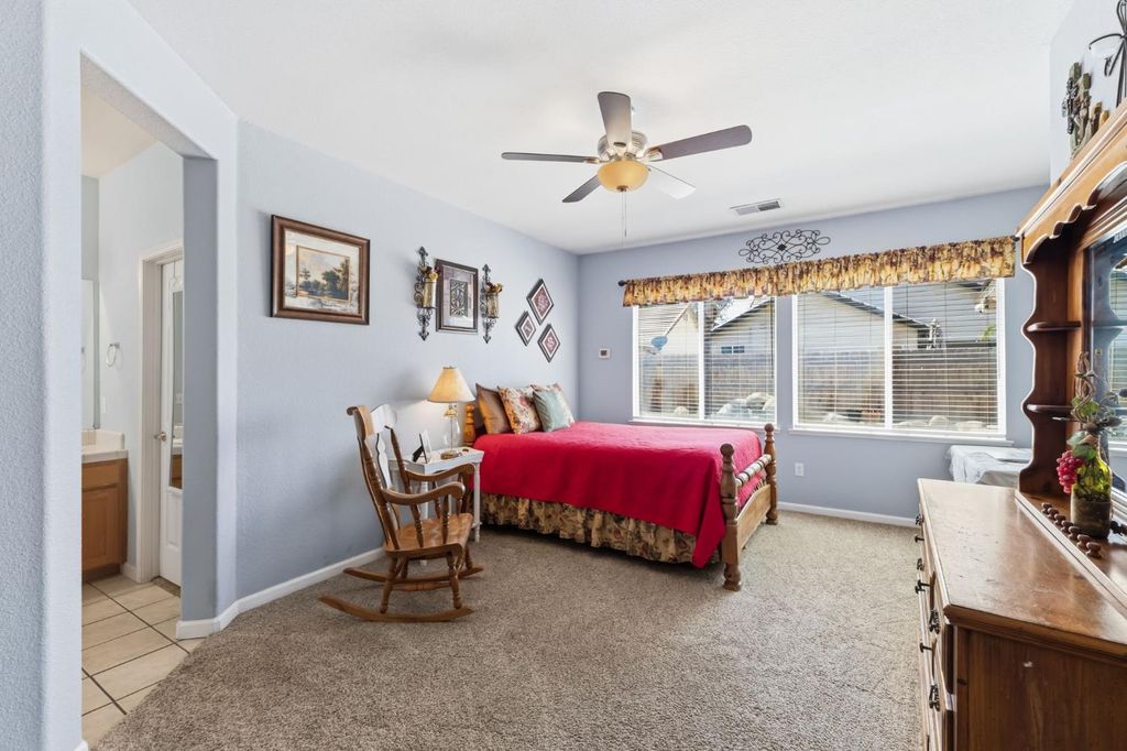 Image 13 of property listing at 1757 Homestead Way, Lemoore, CA 93245