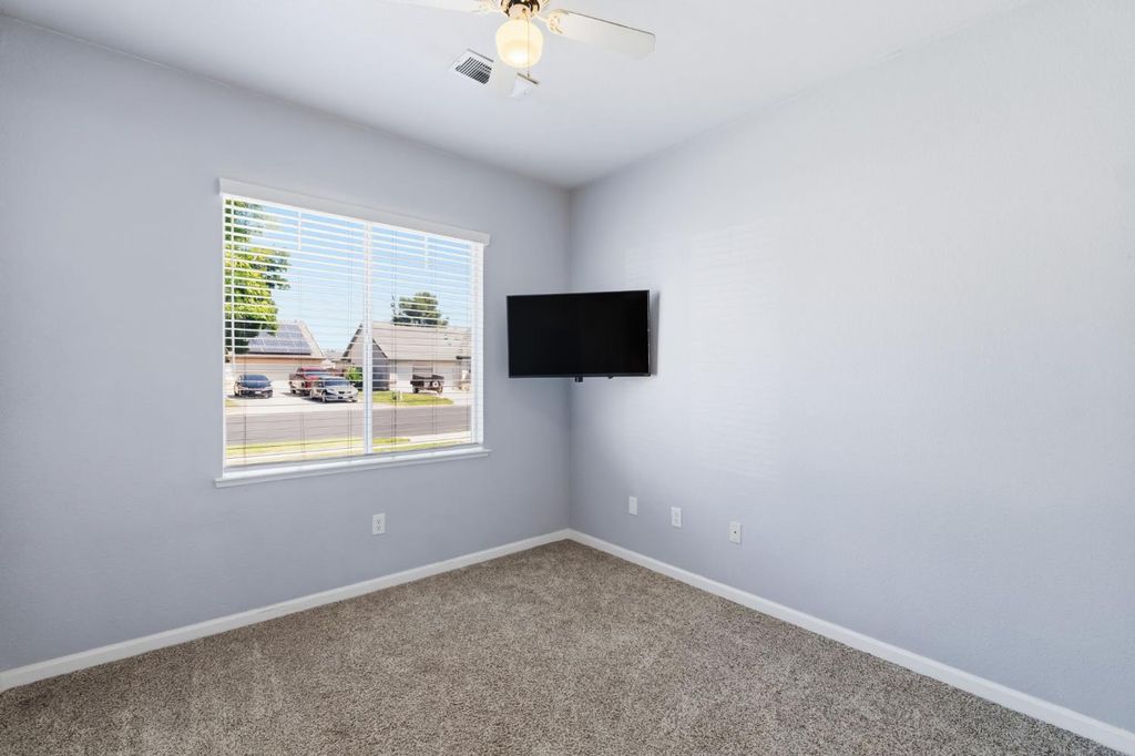 Image 20 of property listing at 1757 Homestead Way, Lemoore, CA 93245