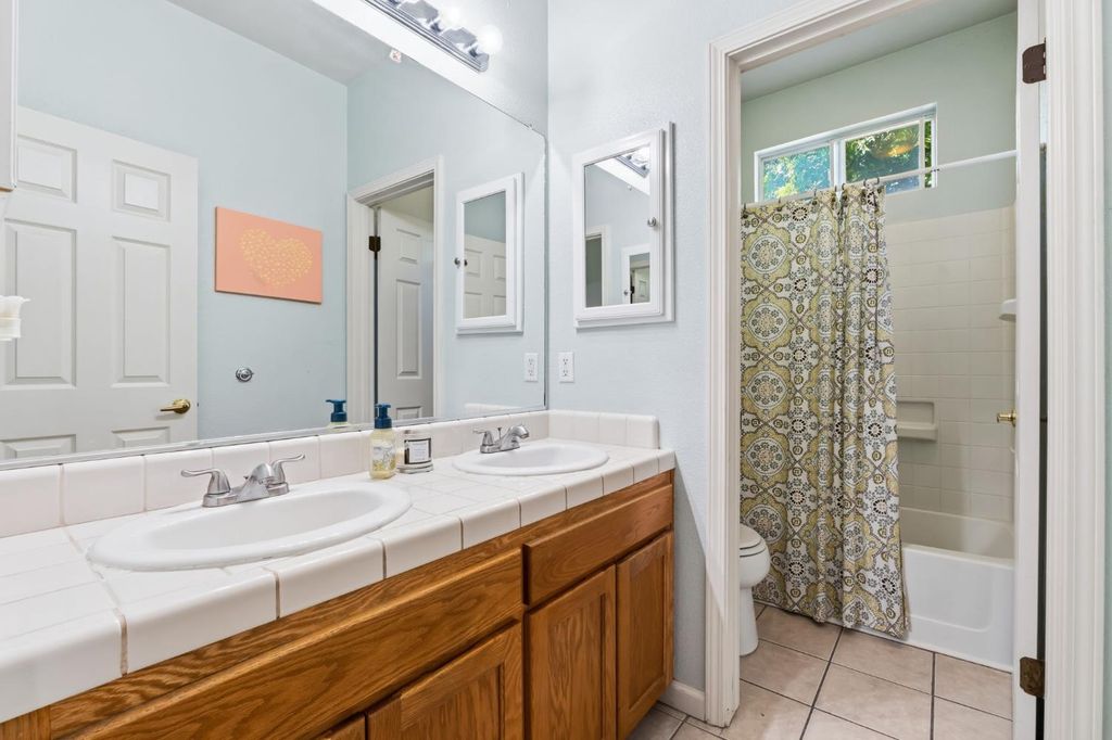 Image 23 of property listing at 1757 Homestead Way, Lemoore, CA 93245