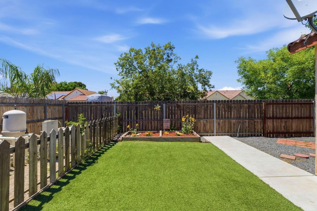 Image 28 of property listing at 1757 Homestead Way, Lemoore, CA 93245