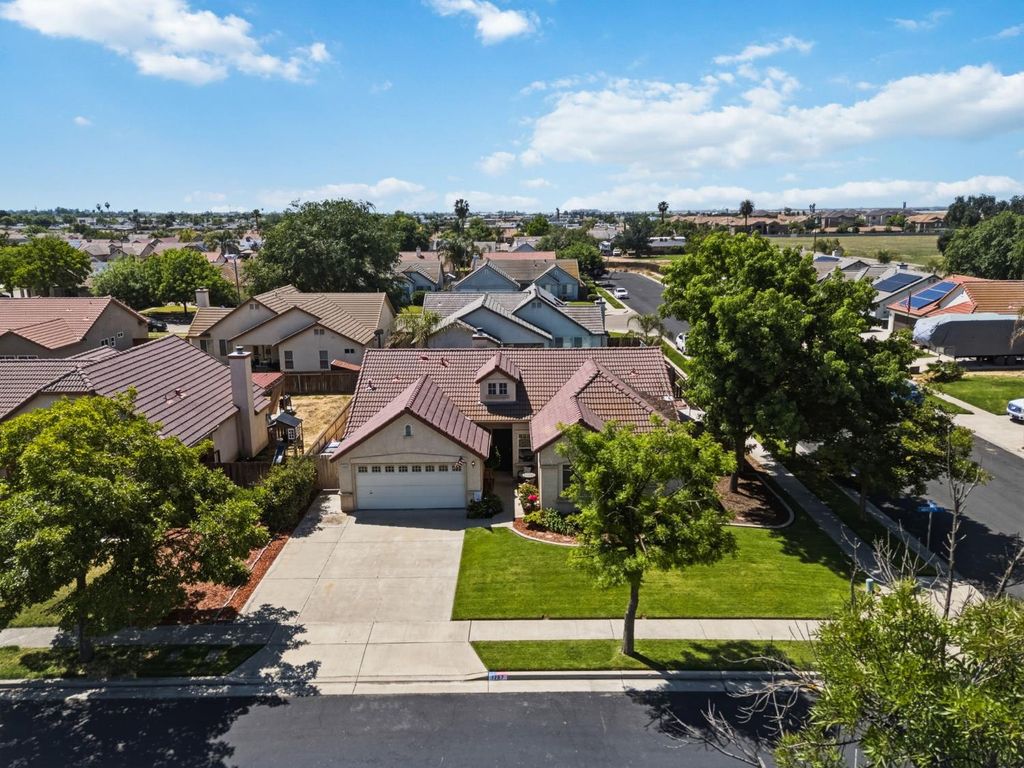 Image 32 of property listing at 1757 Homestead Way, Lemoore, CA 93245