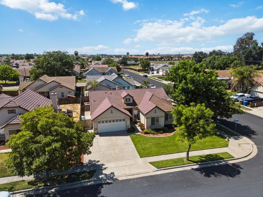 Image 33 of property listing at 1757 Homestead Way, Lemoore, CA 93245