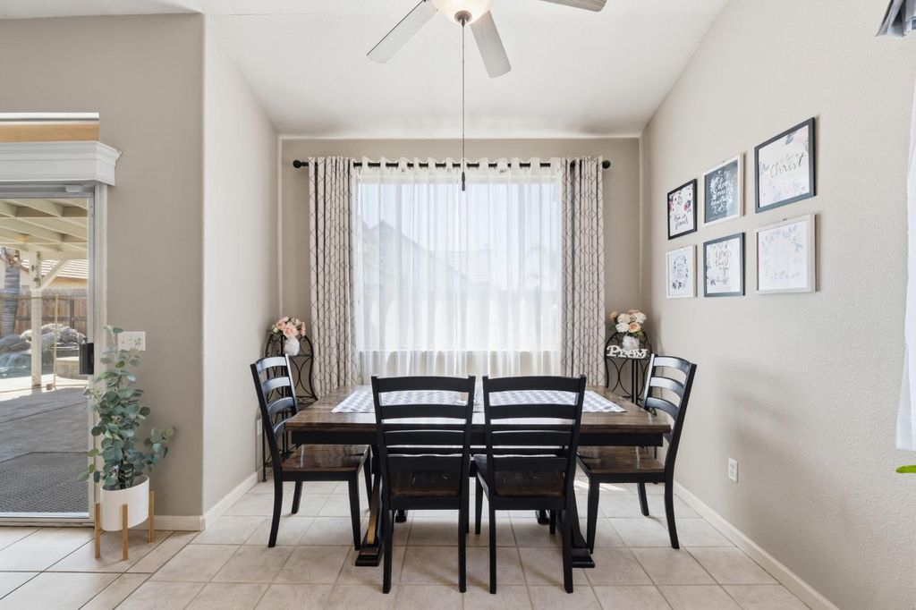 Image 9 of property listing at 1757 Homestead Way, Lemoore, CA 93245