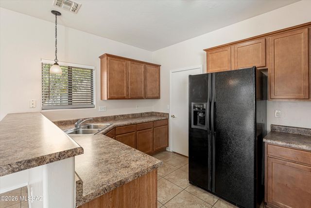 8277 W Zlacket Drive, Tucson, AZ 85757