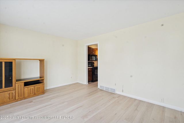 868 Southfield Drive, Williamston, MI 48895