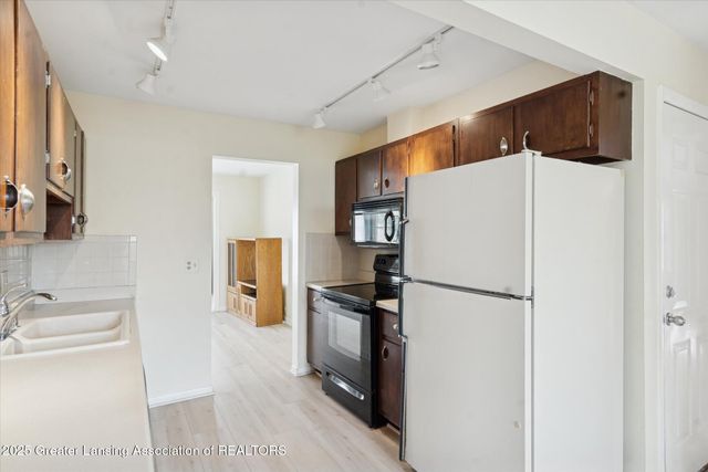 868 Southfield Drive, Williamston, MI 48895