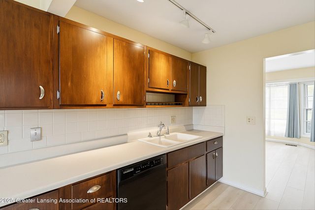 868 Southfield Drive, Williamston, MI 48895