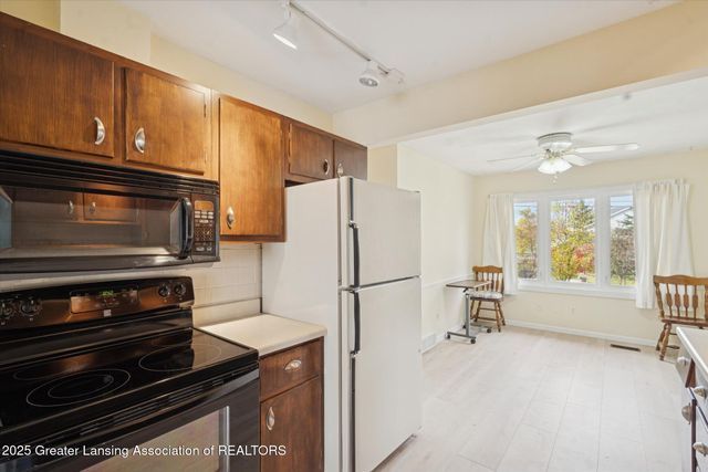 868 Southfield Drive, Williamston, MI 48895