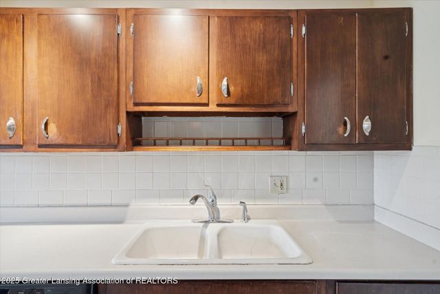 868 Southfield Drive, Williamston, MI 48895