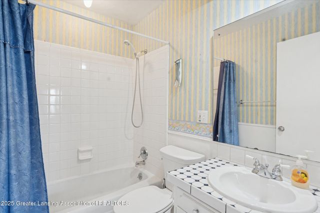 868 Southfield Drive, Williamston, MI 48895