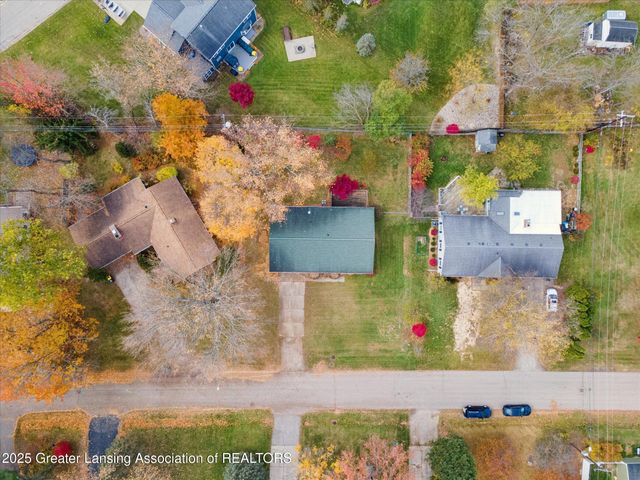 868 Southfield Drive, Williamston, MI 48895