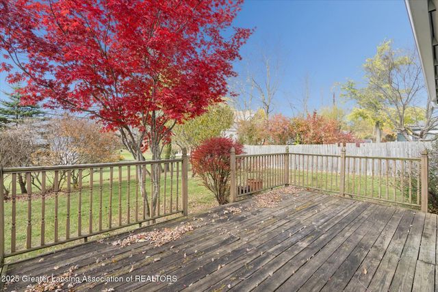 868 Southfield Drive, Williamston, MI 48895