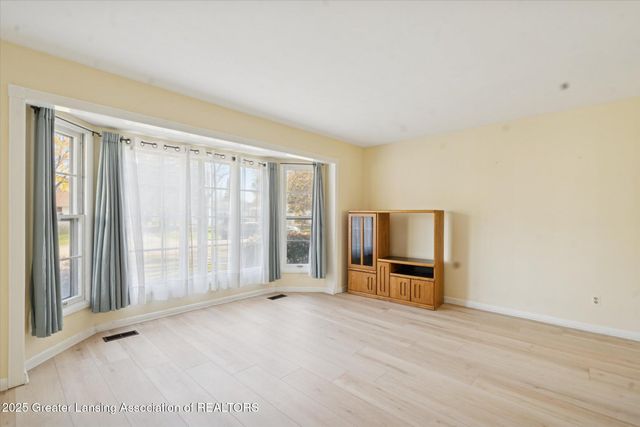 868 Southfield Drive, Williamston, MI 48895