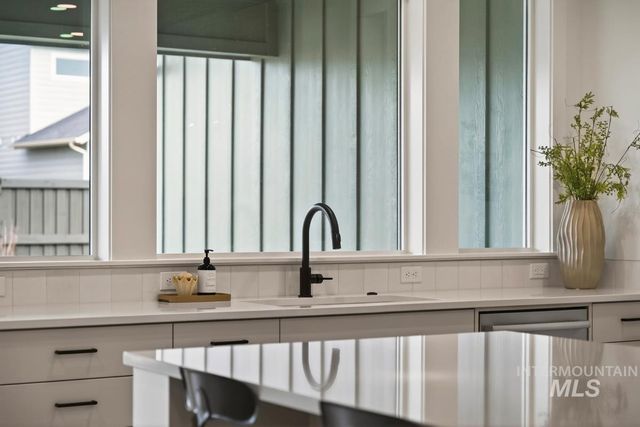 6807 S Messner Way, Meridian, ID 83642