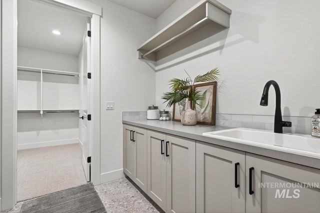 6807 S Messner Way, Meridian, ID 83642