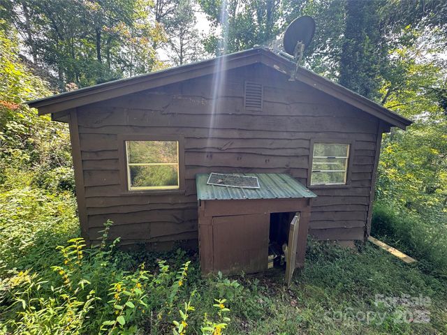 84 Pelohi Cove Road, Bryson City, NC 28713