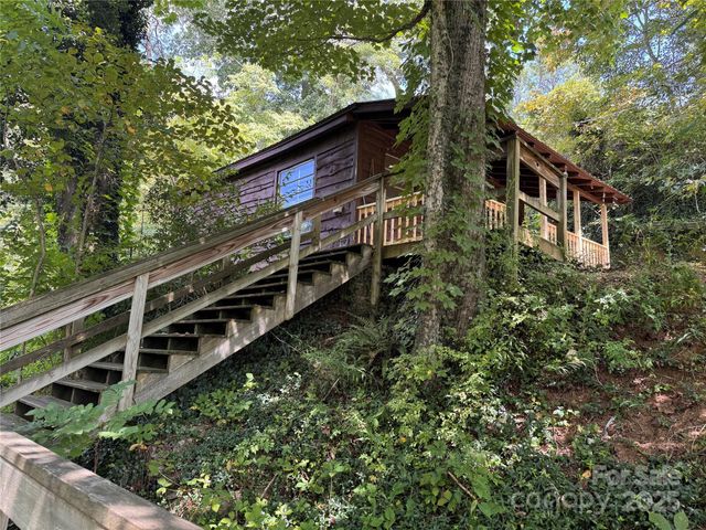 84 Pelohi Cove Road, Bryson City, NC 28713
