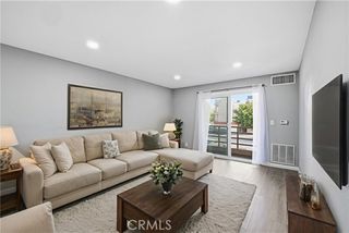 6815 Remmet 215, Canoga Park (los Angeles), CA 91303