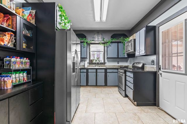 1621 N 8TH Street, Springfield, IL 62702