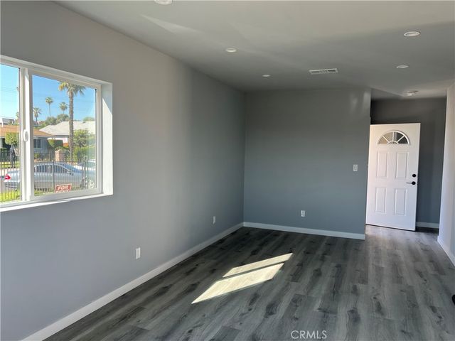 1215 W 104, Los Angeles, CA 90044