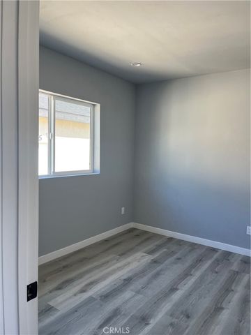 1215 W 104, Los Angeles, CA 90044