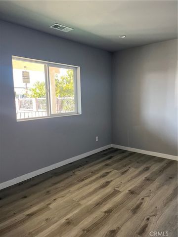 1215 W 104, Los Angeles, CA 90044