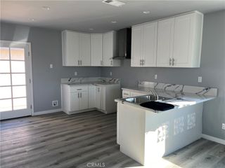 1215 W 104, Los Angeles, CA 90044
