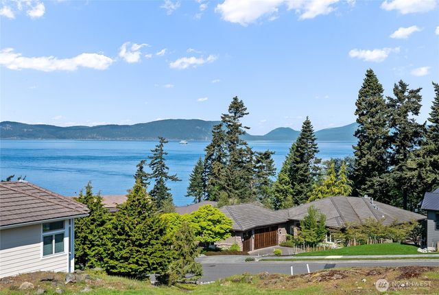 2414 Washington Court, Anacortes, WA 98221